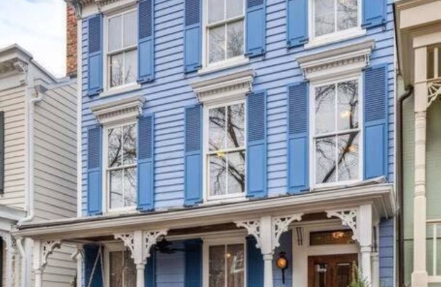 Stylish Studio Unit Close to National Mall – 2.4 Miles Away
