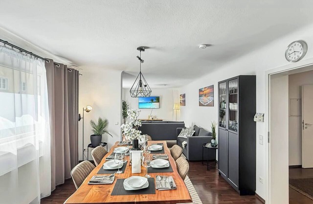 Stylish Stuttgart Stay – 11 Pax, Stilvoller Stuttgart Aufenthalt für 11 Pers