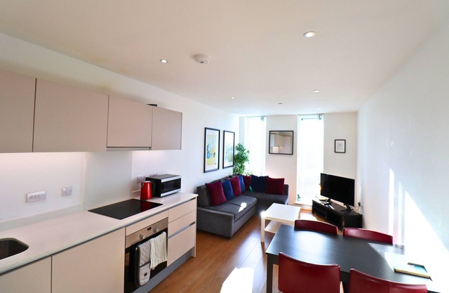 Stylish Two Bedroom Apartment Central Bracknell