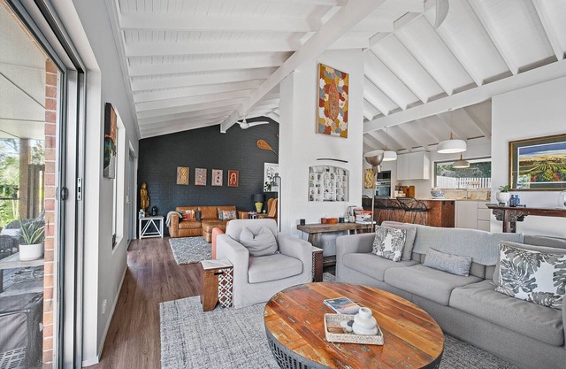 Stylish Villa 38 has Stunning Lake & Ocean Views a Perfect Retreat !