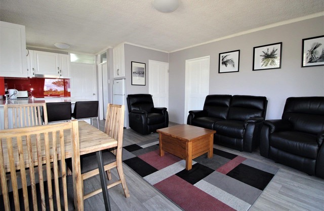 STYLISHLY DECORATED WITH KILLICK CREEK WATER FRONTAGE