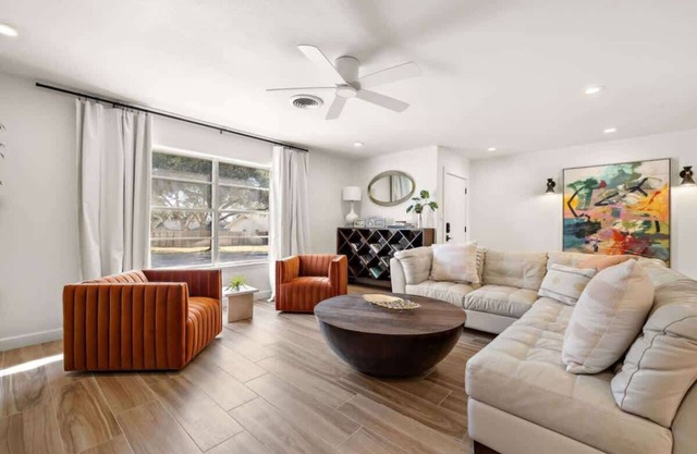 Stylishly Remodeled Home-Walk to SWU & the Square!