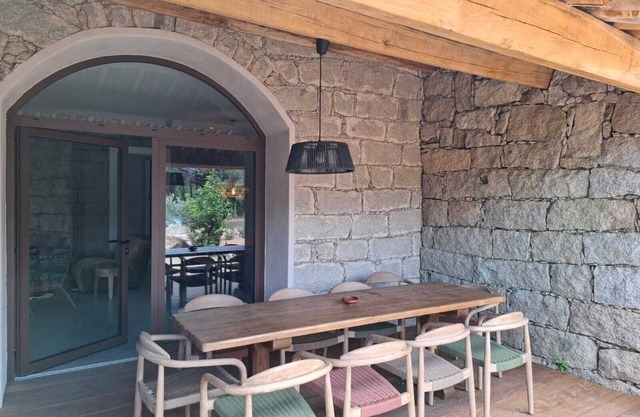 Sublime swimming pool villa for 10 people 5 minutes from Porto-Vecchio in the countryside