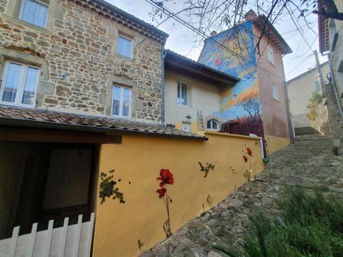 Sud Ardèche AUBENAS, VALS LES BAINS, LABEGUDE, Chambres d'hôtes Bensylv' entière privatif de 130 M2 4 lits 3 chambres pour 4 adultes et 2 enfants