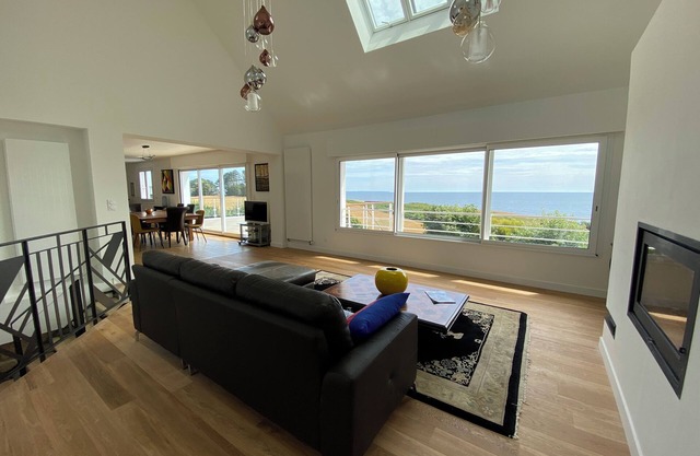 Sud Finistere, Seafront villa, in a setting preserved beauty, indoor heated pool