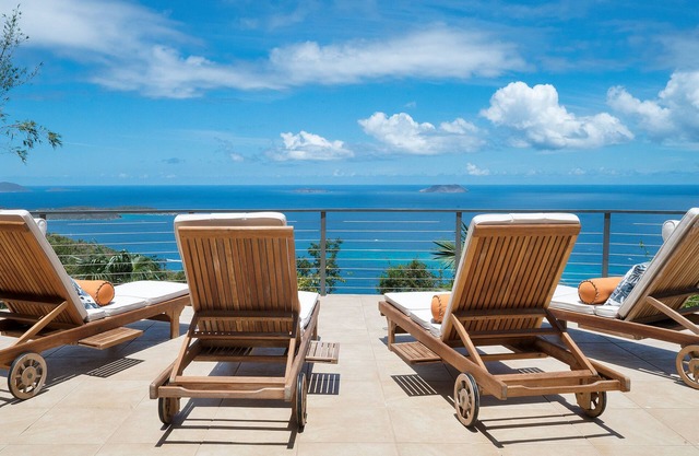 Sugar Hill Villa- Breathtaking North Shore views from the private pool deck