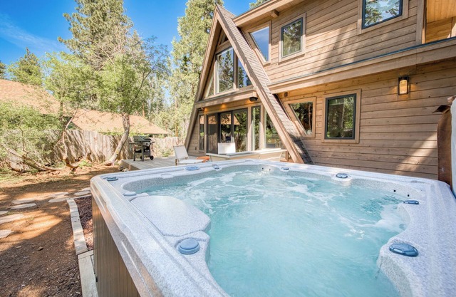 Sugar Pine by Tahoe Getaways. 2BR West Shore Remodeled Cabin, Hot Tub + Close to Lake