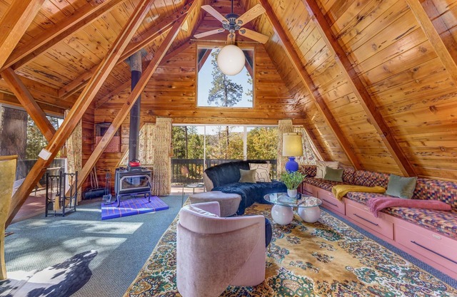 Sugar Pine Haus- A Frame Cabin w/Hot Tub!