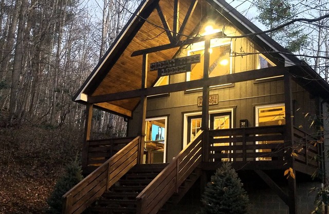 Sugar Tree Lodge - Secluded Cabin near West Jefferson, Boone and Blowing Rock