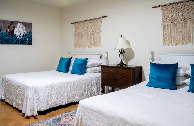Suite #8: "Where You Need To Be"- 10min to Round Top, middle of Austin & Houston