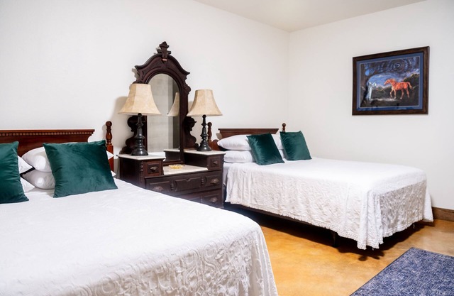 Suite #9- 73 Acres - Horse Oasis - 10min to RoundTop, middle of Austin & Houston