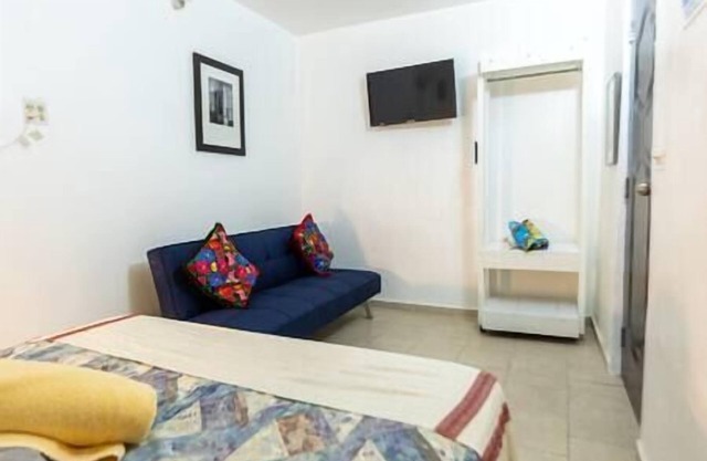 Suite #9 Maga Connecting Room- Guayacan Guesthouse