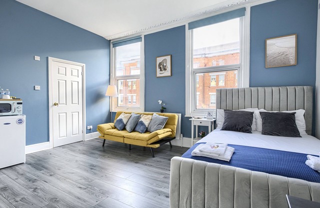 Suite-Deluxe-Ensuite-Street View-6