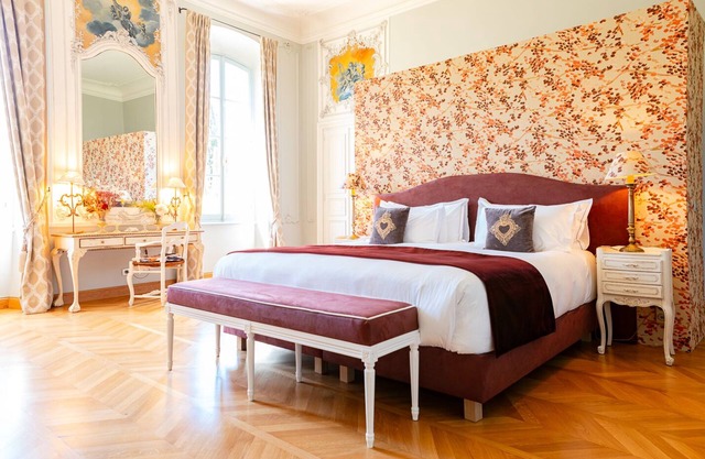Suite-Exclusive-Ensuite with Bath-Park view