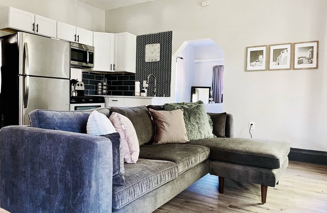 Suite Home Indiana #3 | KING 1BD/1BA Apartment