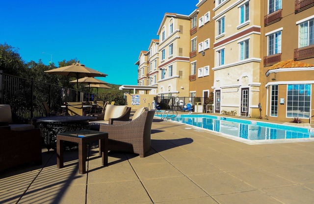 Suite near Downtown San Jose with Free Breakfast | Outdoor Pool + FREE Shuttle