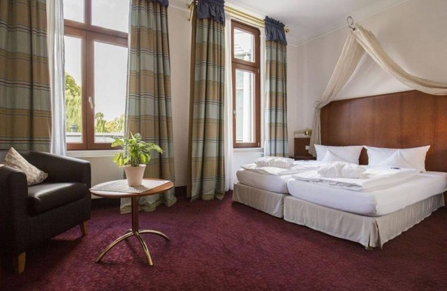 Suite, shower or bath, WC - Hotel am Schloss