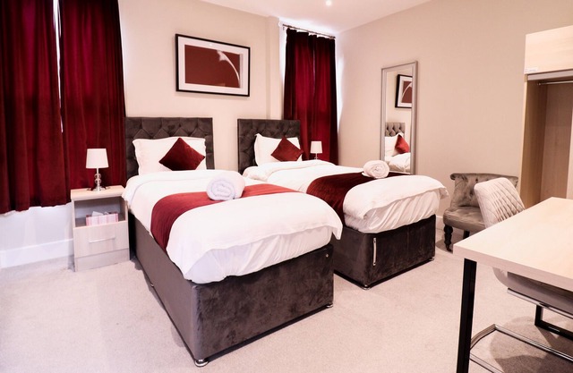 Suite-Standard-Private Bathroom-Street View-Second Floor Apartment D
