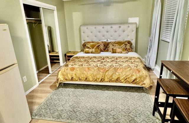 Suite with separate entrance in Redlands -no cleaning fee