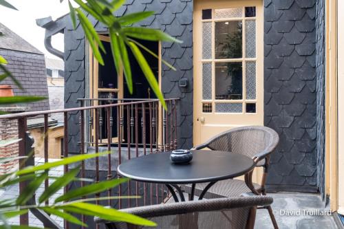 Suites Mana- Studio Art Ducal avec Terrasse sur l'arrière de la Place Ducale Parking inclus