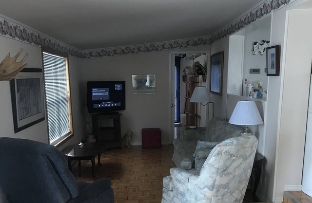Summer getaway near Lake Simcoe. Golf course across the street with a restaurant