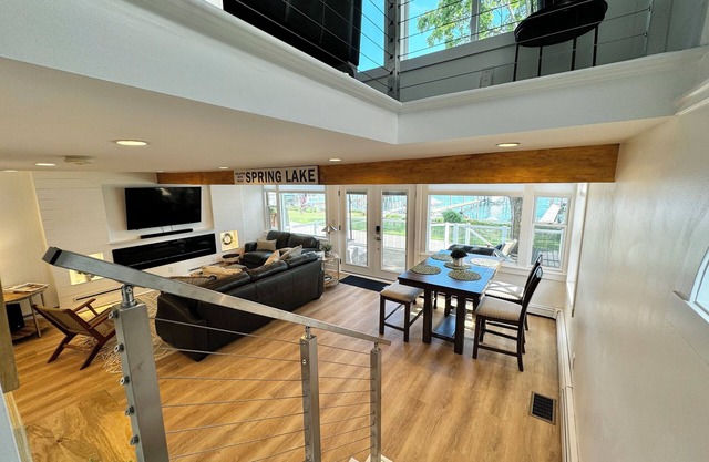 Summer on Spring Lake Waterfront! Boat Dock, 180 Degree Views! 4 Bedroom/2 Bath