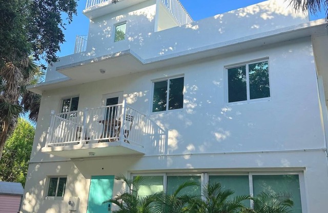 Summerplace Beach House 3 bed + Office house with Private Beach Access, WiFi, AC