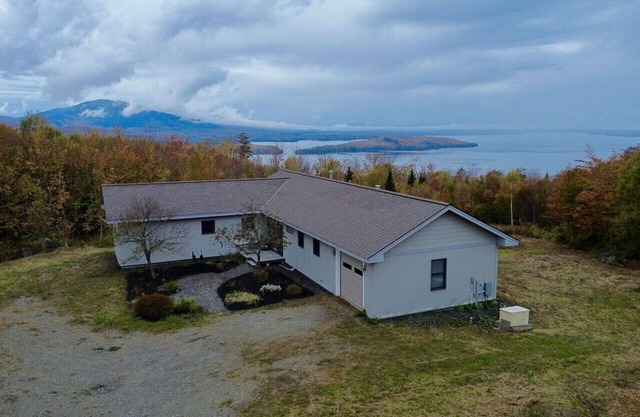 Summit House - House on Blair Hill