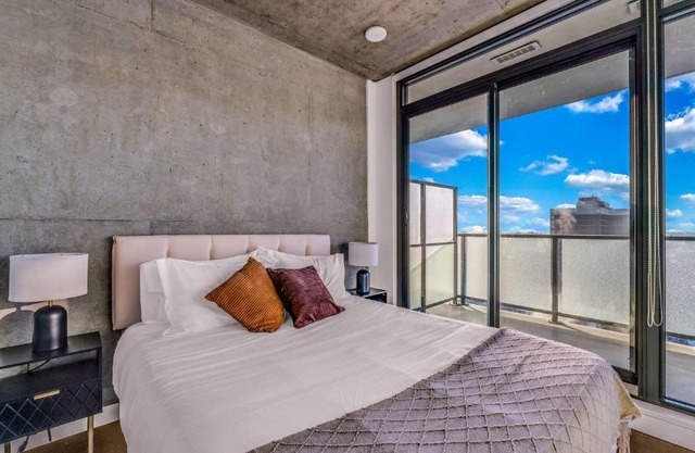 Summit Stay Luxe Skyline Views Pool Parking