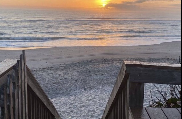 Sun and citrus Oasis steps to the beach and a private pier for sunsets🌅💫🍊
