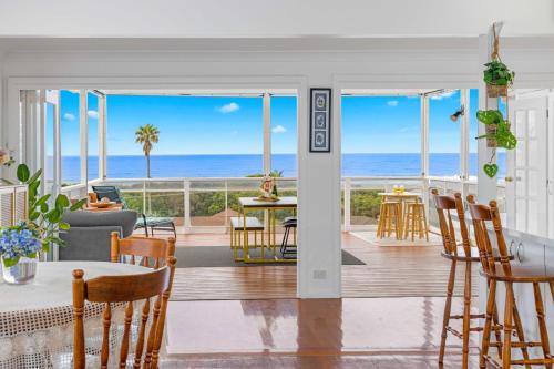 Sun Catcher - ocean views, walk to beach, lake, cafés, shops