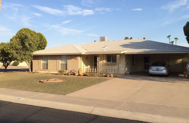 Sun City AZ House! Nearly 2000 Sq Feet Including Large Arizona Room And Pool