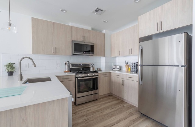 Sun-drenched 3BR Loft With Outdoor Space Near NYC