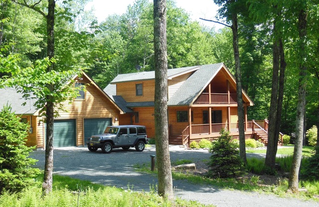 Sun filled cabin a short walk to the BeaverKill River