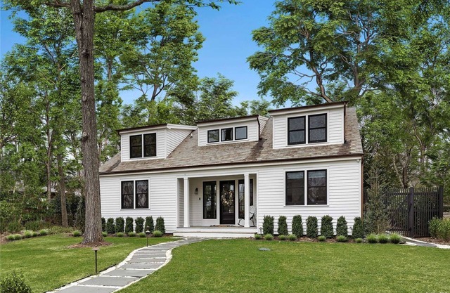 Sun-Filled, Custom-Designed 5-bedroom house in Sag Harbor w/heated pool and spa