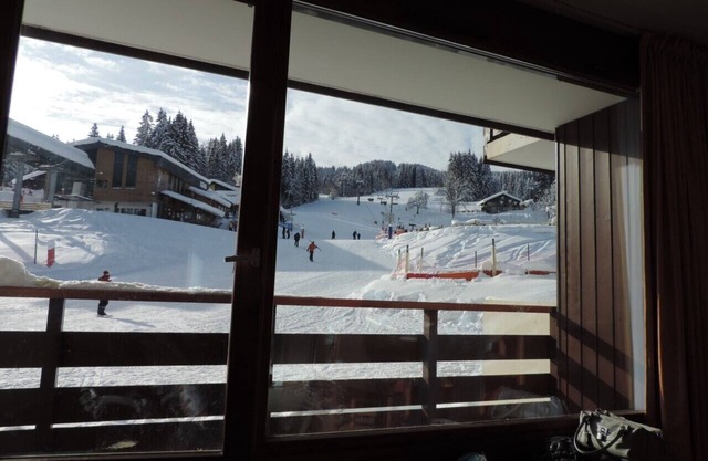 Sun from 9:00 a.m. to 5:00 p.m. on the balcony facing south