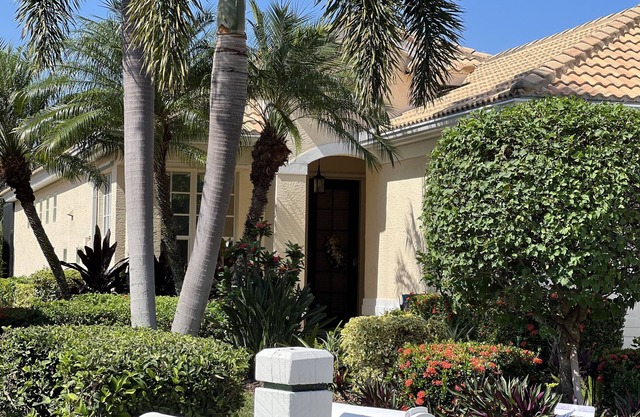 Sun, golf, warm weather! What more can we say! Beautiful home great location!