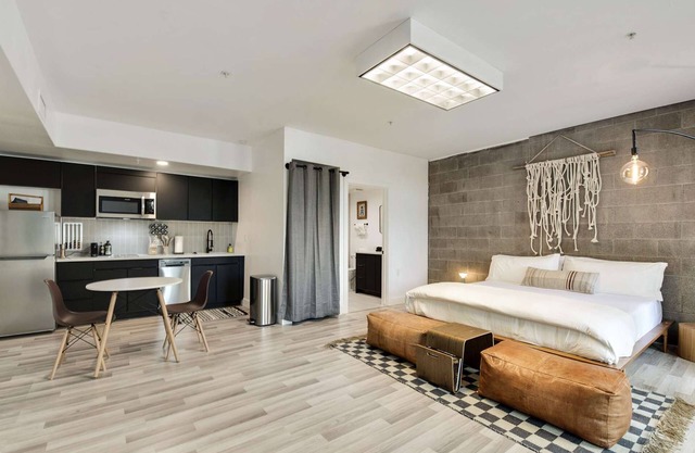 Sun's Studio apartment with Pool!
