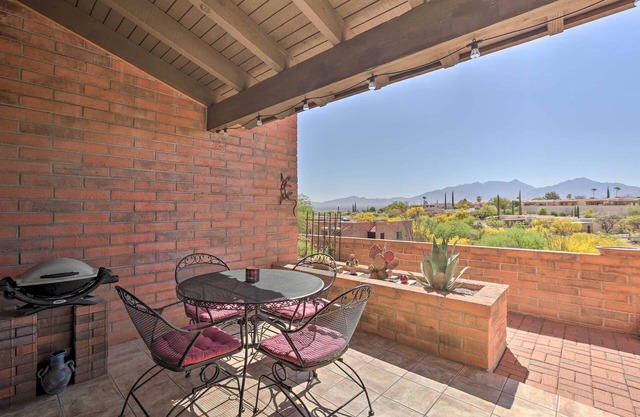 Sun-Soaked AZ Townhome w/Private Patio & Mtn View