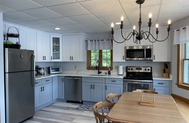 SUNAPEE REGION - LAKEFRONT/SKI VACATION HOME RENTAL