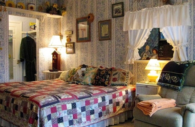 Sunflower Room - Prescott Cabin Rentals