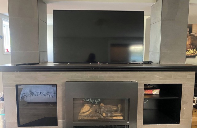 Sunkissed Private basement -10 minutes from Downtown and most convention centers