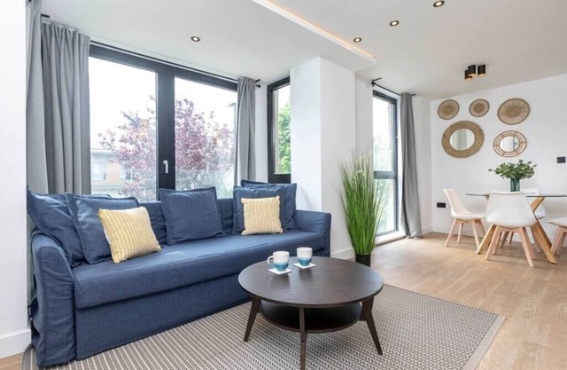 Sunlit 2-Bed Urban Retreat with Modern Amenities