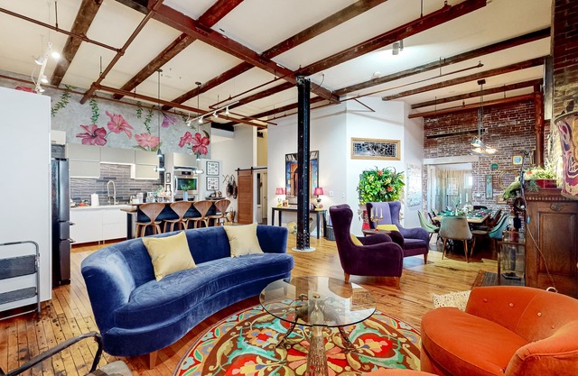 Sunlit & stylish art loft with gorgeous interiors, fireplace, & perfect location