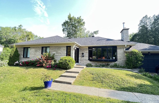 Sunny 2-storey child friendly home near lake – minutes to downtown MTL