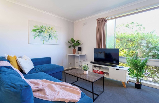 Sunny 2BR Home in Highton – Easy Geelong Access