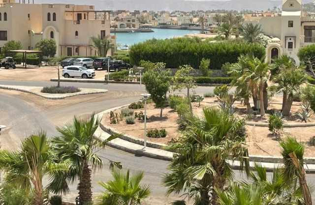 Sunny Apartment - Romantic view - 1 min from pool - 3 min from beach