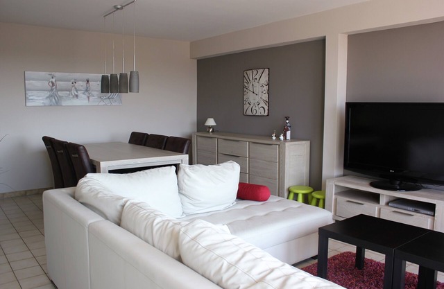 Sunny apartment near the sea and dunes