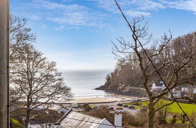 Sunny Apartment with Terrace overlooking North Sands beach