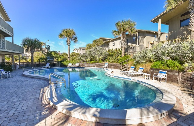 Sunny Daze Sea Dunes Townhome - Pool - Green Turtle B6 Down